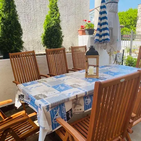 Apartman Dora